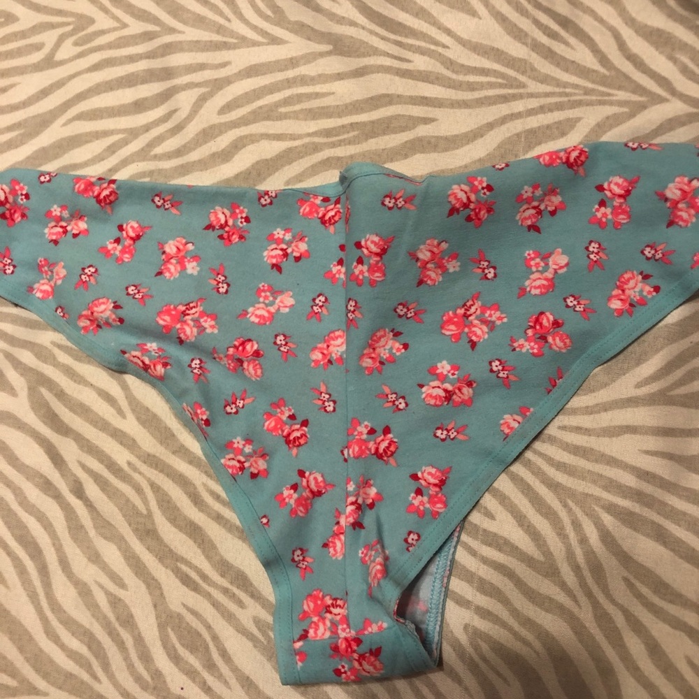 Pink panties - Picture 2 of 2